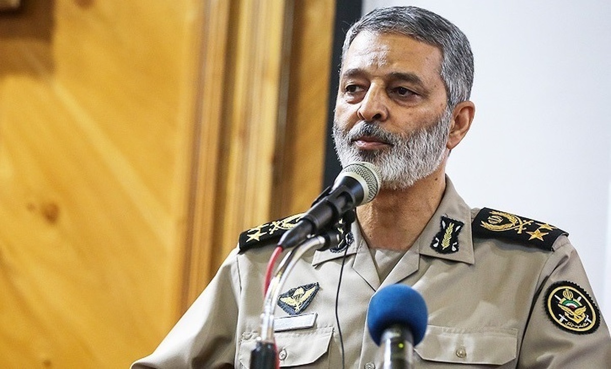فرمانده کل ارتش: دوران دفاع مقدس و دفاع از حرم اوج فداکاری ملت ایران است