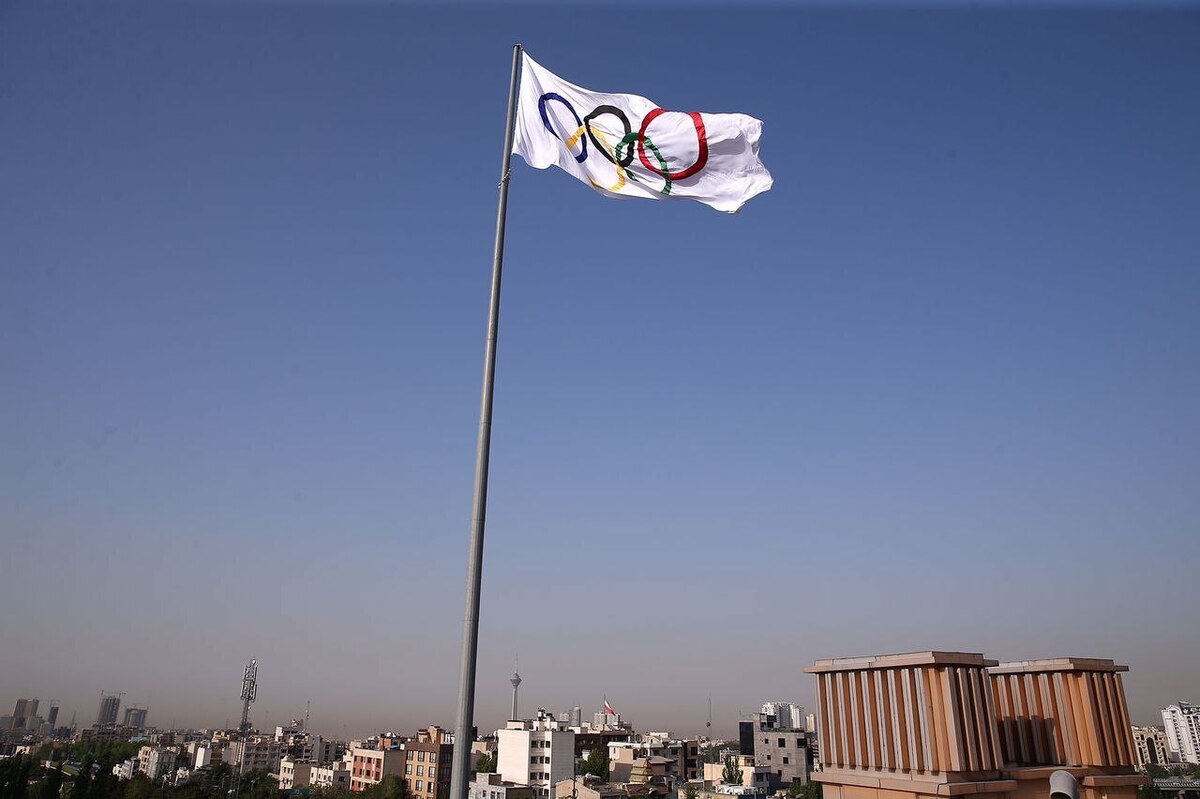 اهتزاز بزرگ‌ترین پرچم پنج حلقه در روز جهانی المپیک+ تصاویر