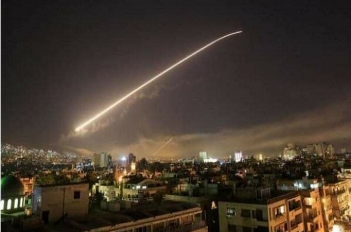سوریه حمله هوایی رژیم صهیونیستی به حومه دمشق را دفع کرد