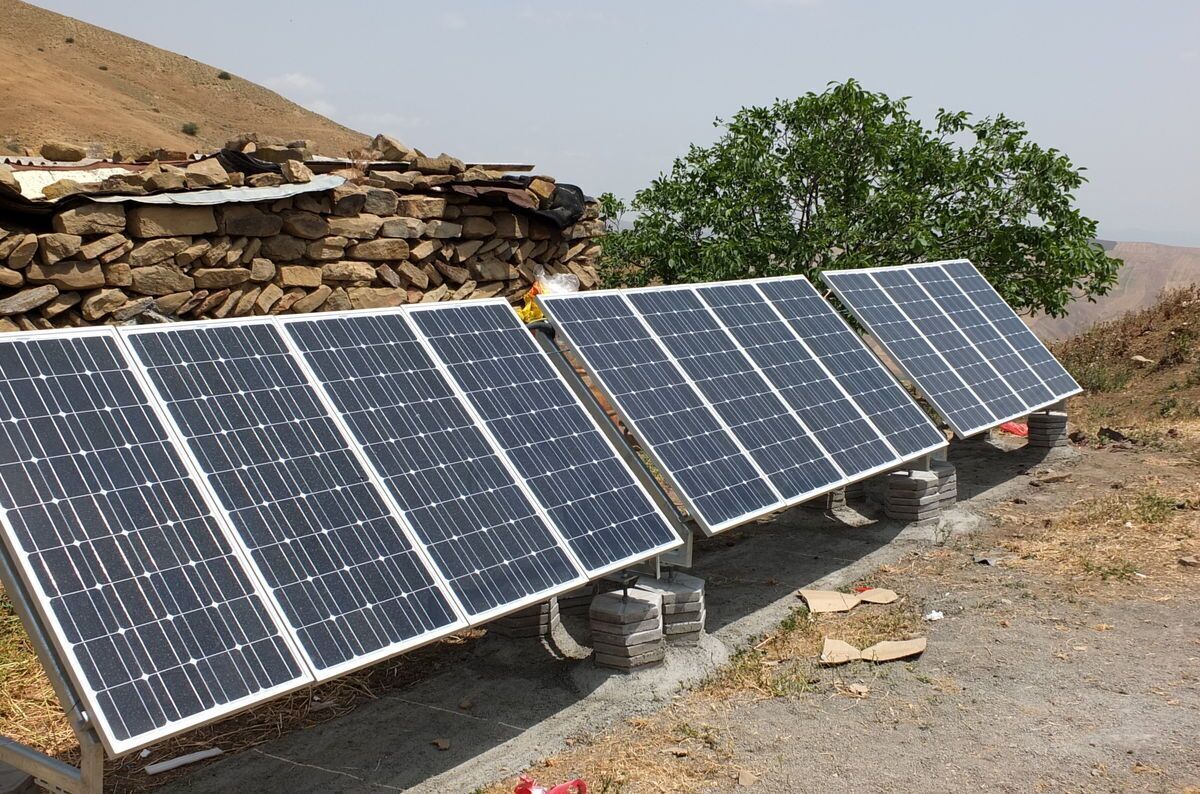 بیش از ۳۰ هزار سامانه قابل‌حمل برق خورشیدی بین عشایر توزیع می‌شود