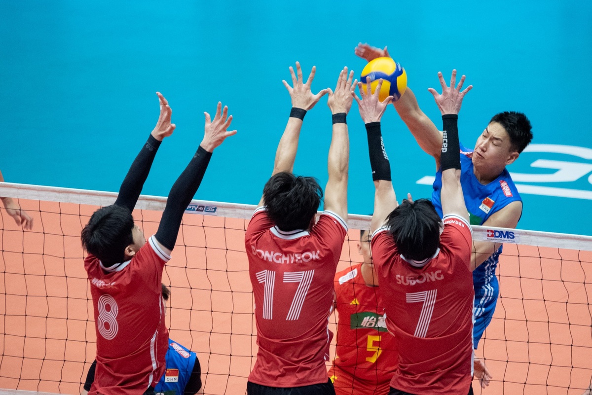 قهرمانی والیبال آسیا| اژدهای زرد به ایران رسید/ شاگردان عطایی به مصاف چین می‌روند