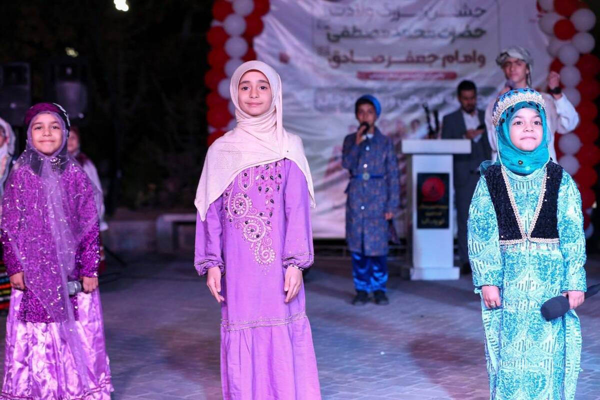 اجرای سرود رنگی و ایرانی گروه «نجم‌الثاقب» در جشن میلاد پیامبر اکرم(ص) +فیلم