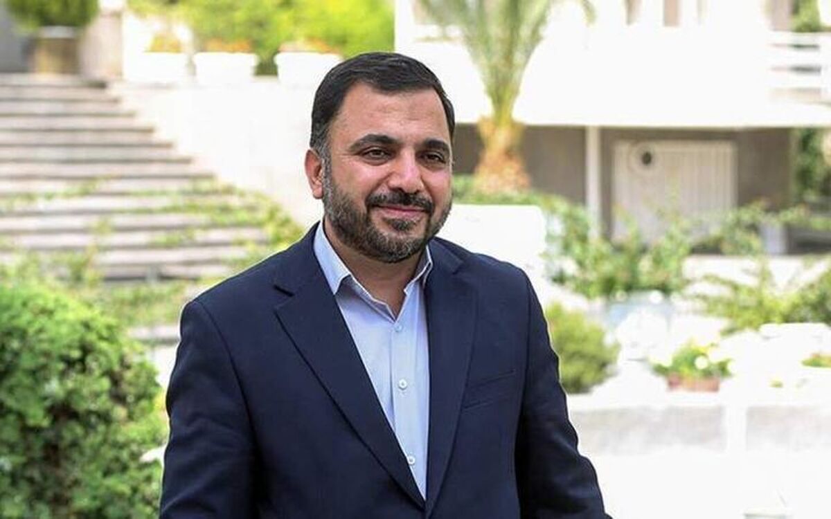 وزیر ارتباطات برای افتتاح پروژه‌های ارتباطی به استان مرکزی سفر کرد