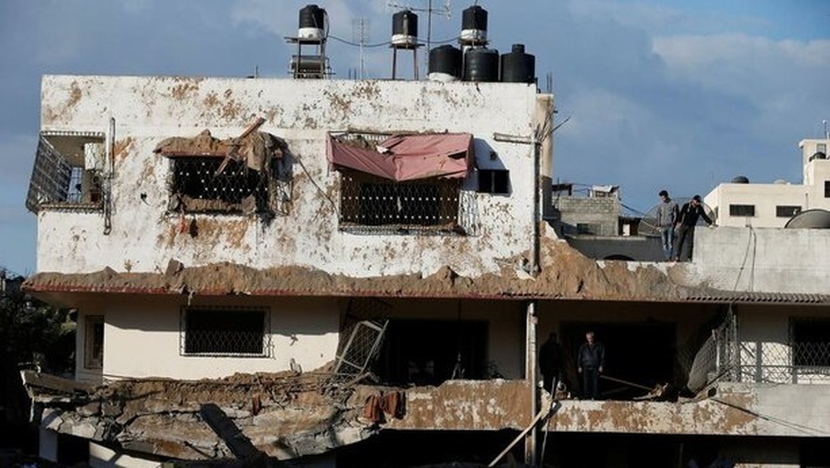 سراسر غزه زیر آتش بمباران جنگنده‌های رژیم صهیونیستی قرار دارد