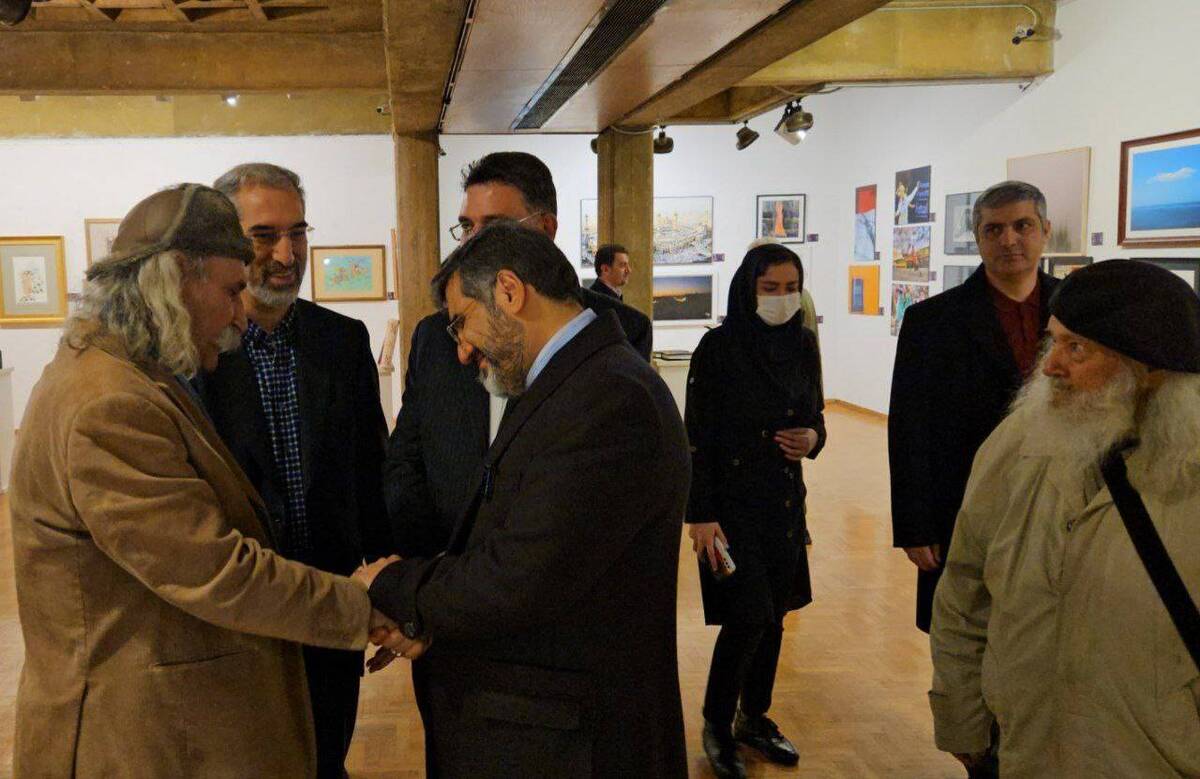 بازدید وزیر فرهنگ و ارشاد اسلامی از آثار هنرمندان پیشکسوت