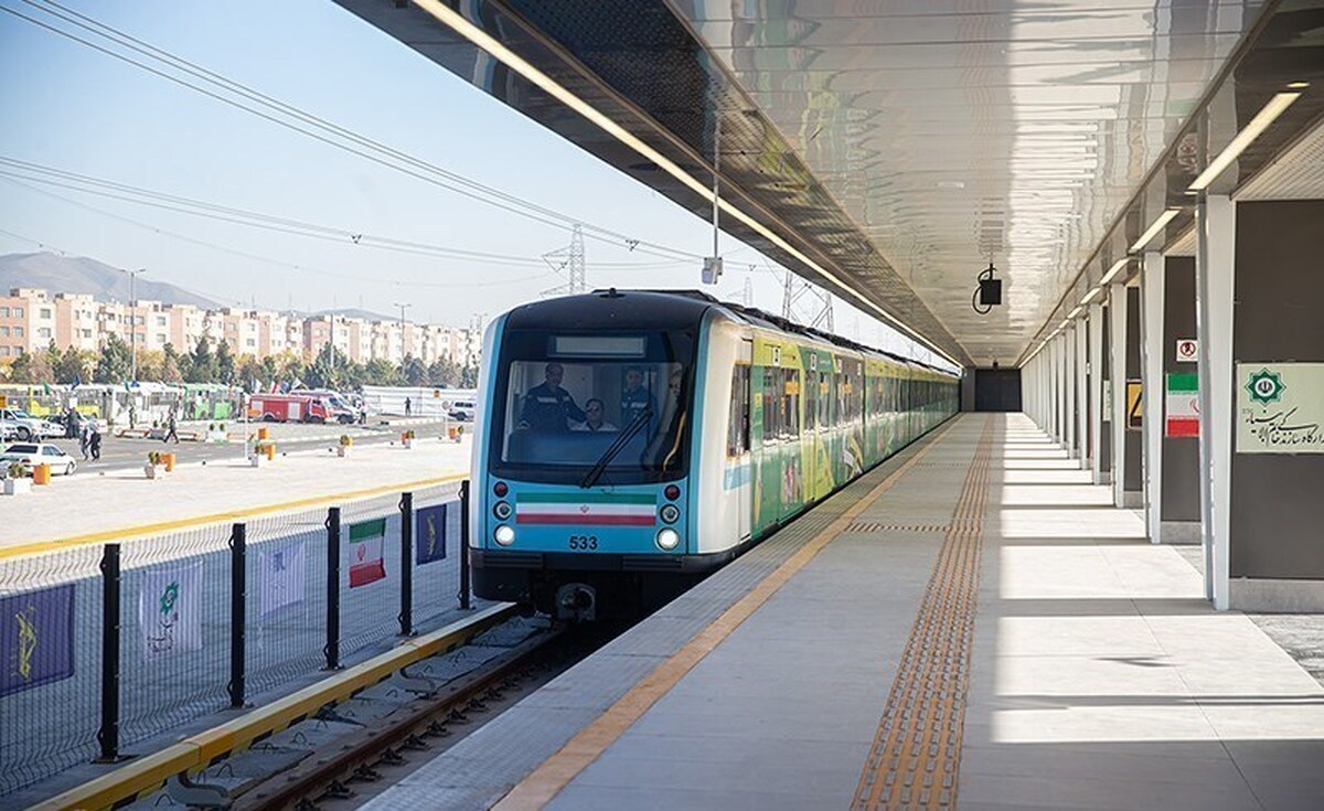 بازدید رئیس کمیسیون عمران و حمل‌ونقل شورای شهر تهران از مترو پرند