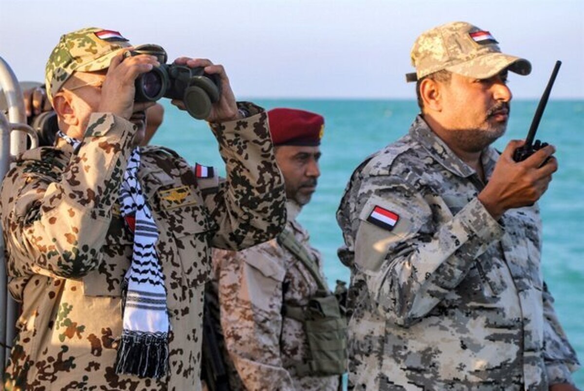 منبع کشتیرانی یمن: ارتش نزدیک یک کشتی در جنوب المخا موشک شلیک کرد