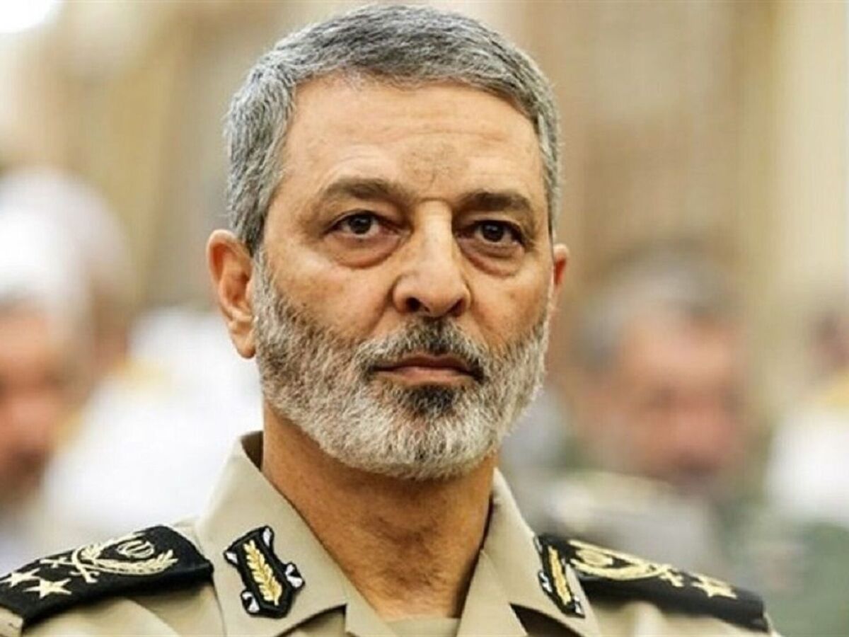 فرمانده کل ارتش: خون شهیدان ضامن آرامش و امنیت مردم است