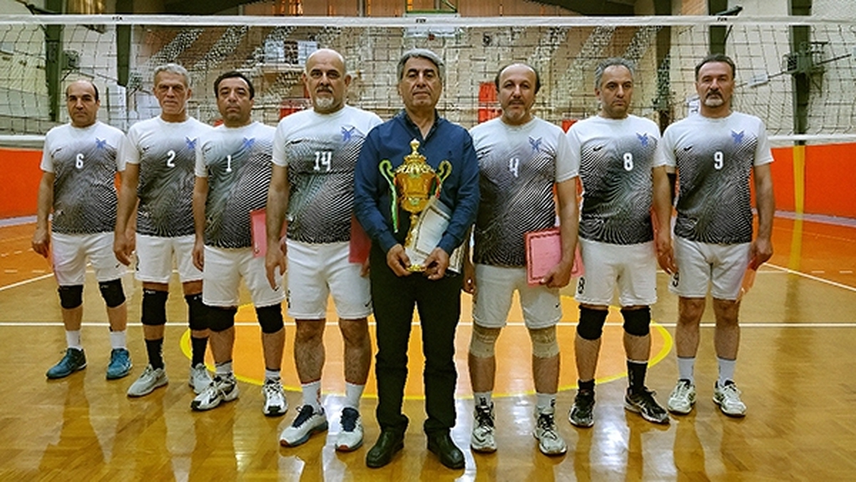 قهرمانی تیم والیبال کارکنان دانشگاه آزاد میانه در مسابقات منطقه دو شمال‌غرب کشور